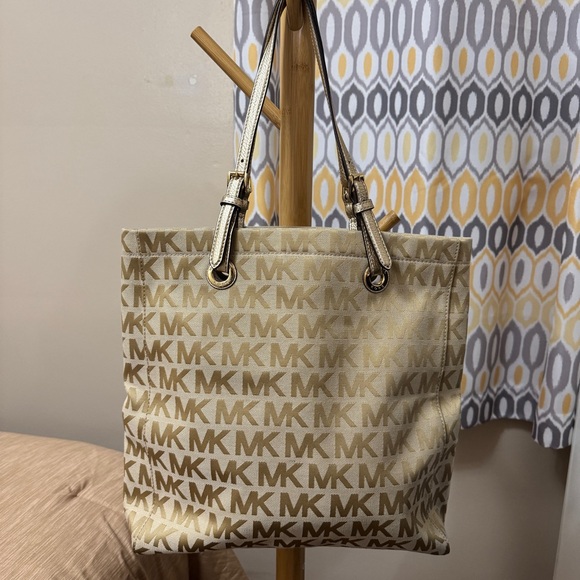 STYLISH Michael Kors Golden Tote Bag - Excellent Condition - Picture 2 of 6